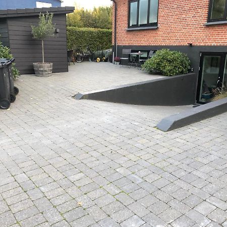 Nyistandsat Hojloftet Kaelderlejlighed Pa 70 M2 I Viborg Centrum, Med Plads Til 4 Personer Экстерьер фото