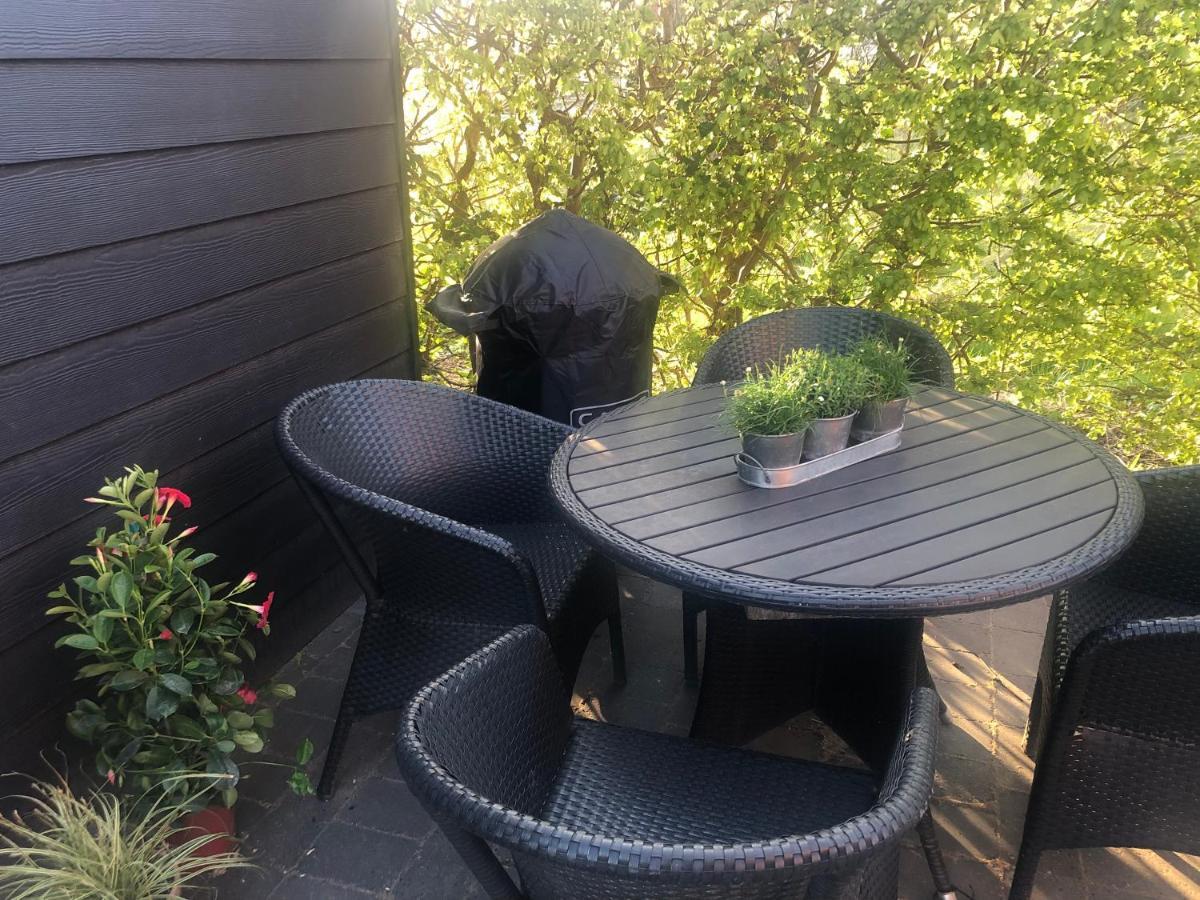 Nyistandsat Hojloftet Kaelderlejlighed Pa 70 M2 I Viborg Centrum, Med Plads Til 4 Personer Экстерьер фото