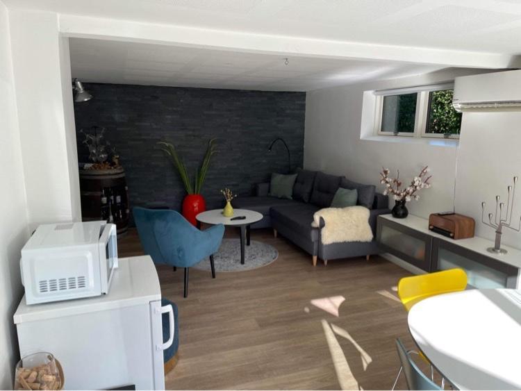Nyistandsat Hojloftet Kaelderlejlighed Pa 70 M2 I Viborg Centrum, Med Plads Til 4 Personer Экстерьер фото